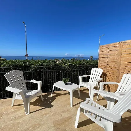 La Casa Di Felice Milazzo, Tono Apartmán